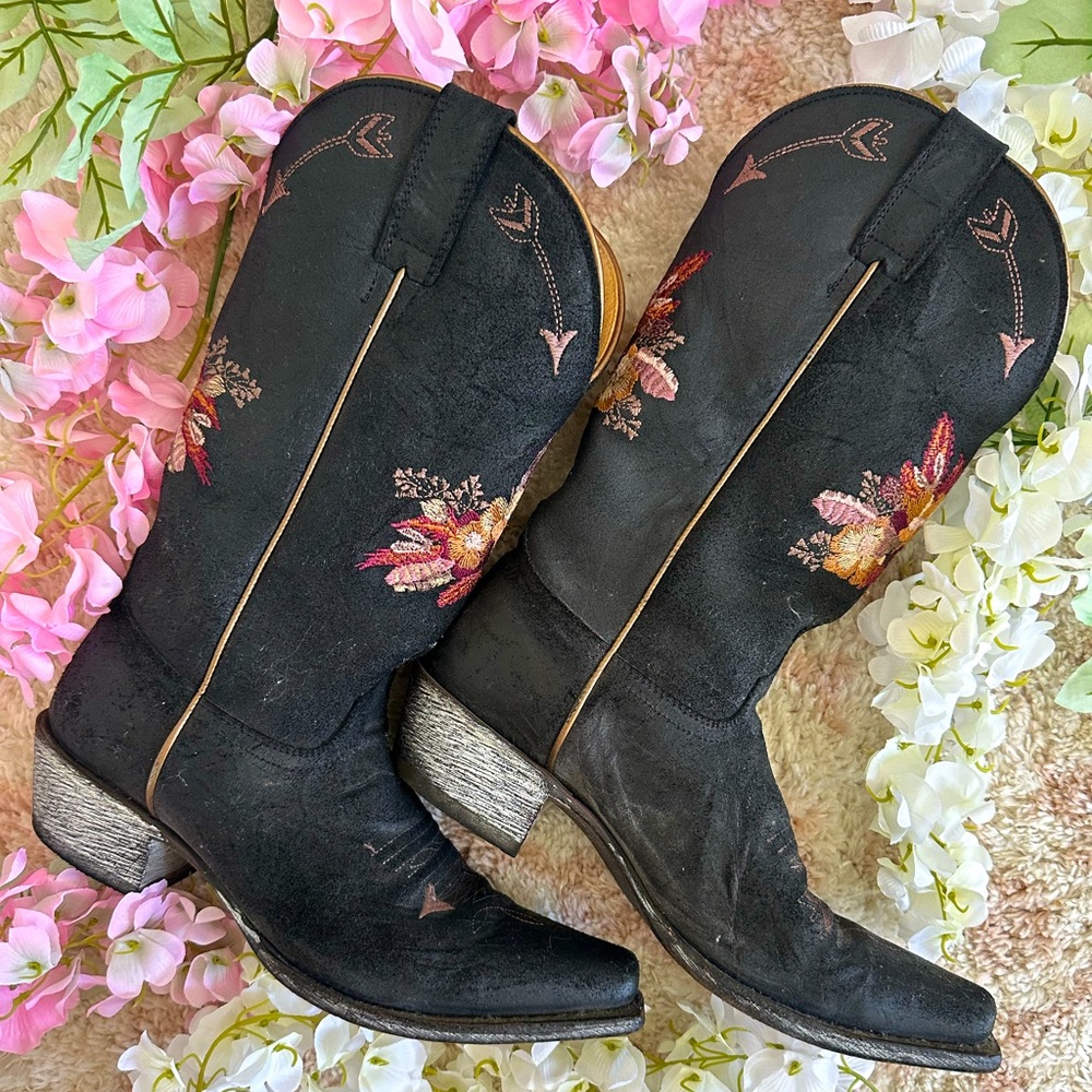 Shyanne Black Floral Cowgirl Boots | Women’s Size 8.5 | Color Black